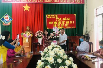 Trường Tiểu học Kim Đồng tổ chức tọa đàm kỉ niệm ngày nhà giáo Việt Nam 20-11.